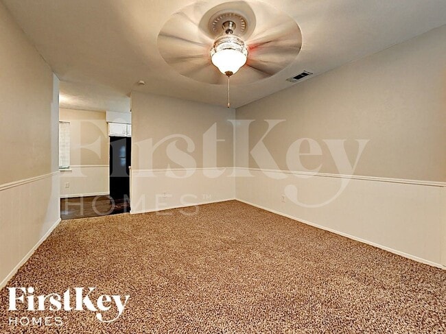 Building Photo - 4639 Nettleton Dr