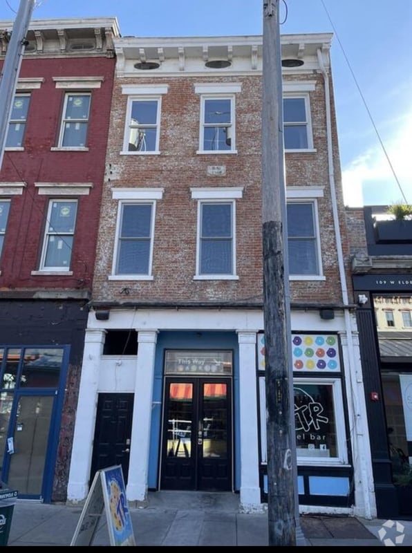 Building Photo - 107 W Elder St