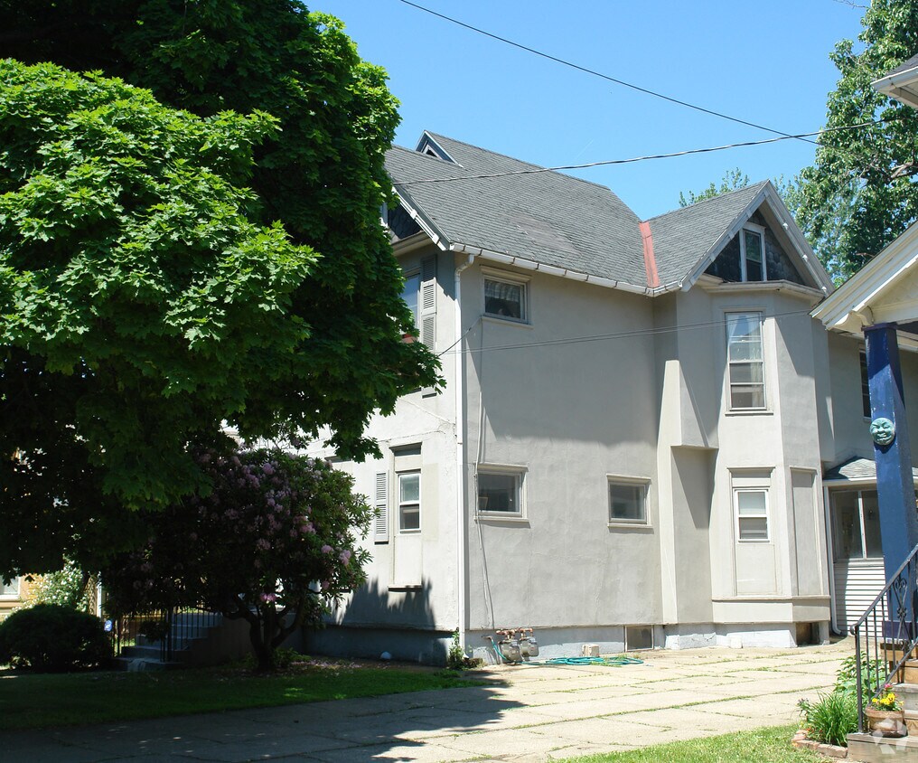 Foto del edificio - 620 W 8th St