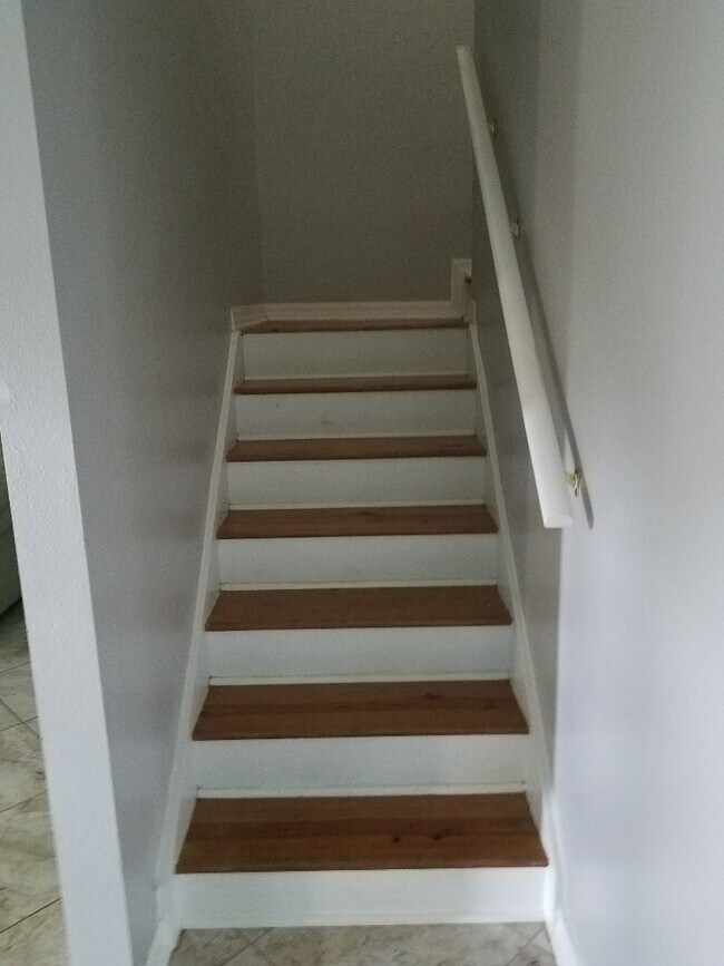 escaleras - 6289 Freeport Dr