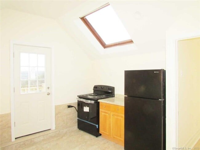 Building Photo - 180 Funston Ave