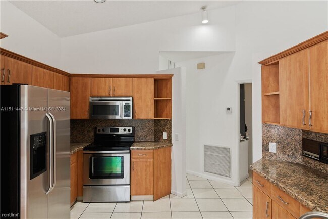 Building Photo - 4 br, 2.5 bath House - 1230 SW 102nd Ave #...