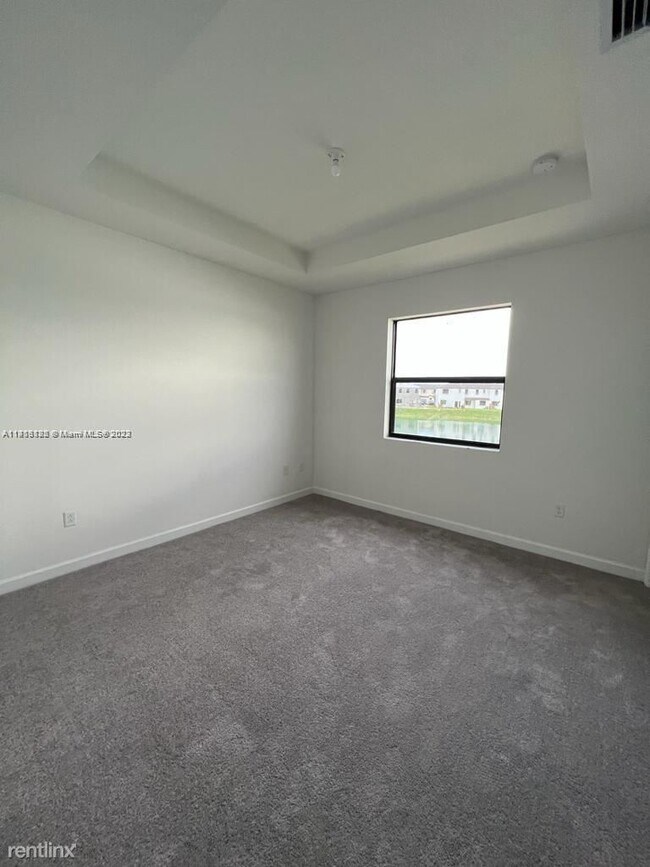 Building Photo - 3 br, 2.5 bath House - 10018 SW 228th Ter