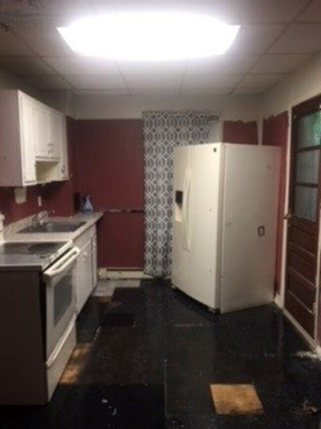 Building Photo - 3 bedroom 1 bathroom
