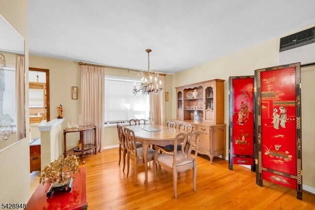 Building Photo - 204 Tryon Pl