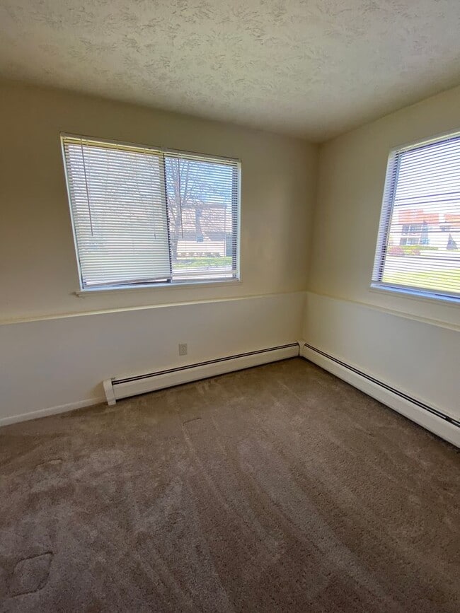 Interior Photo - Sheridan Park and Holiday Manor