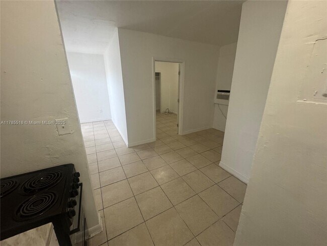Foto del edificio - 7000 NW 8th Ave