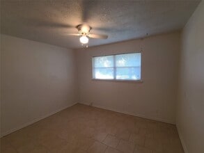 Building Photo - 2212 Locklaine Dr