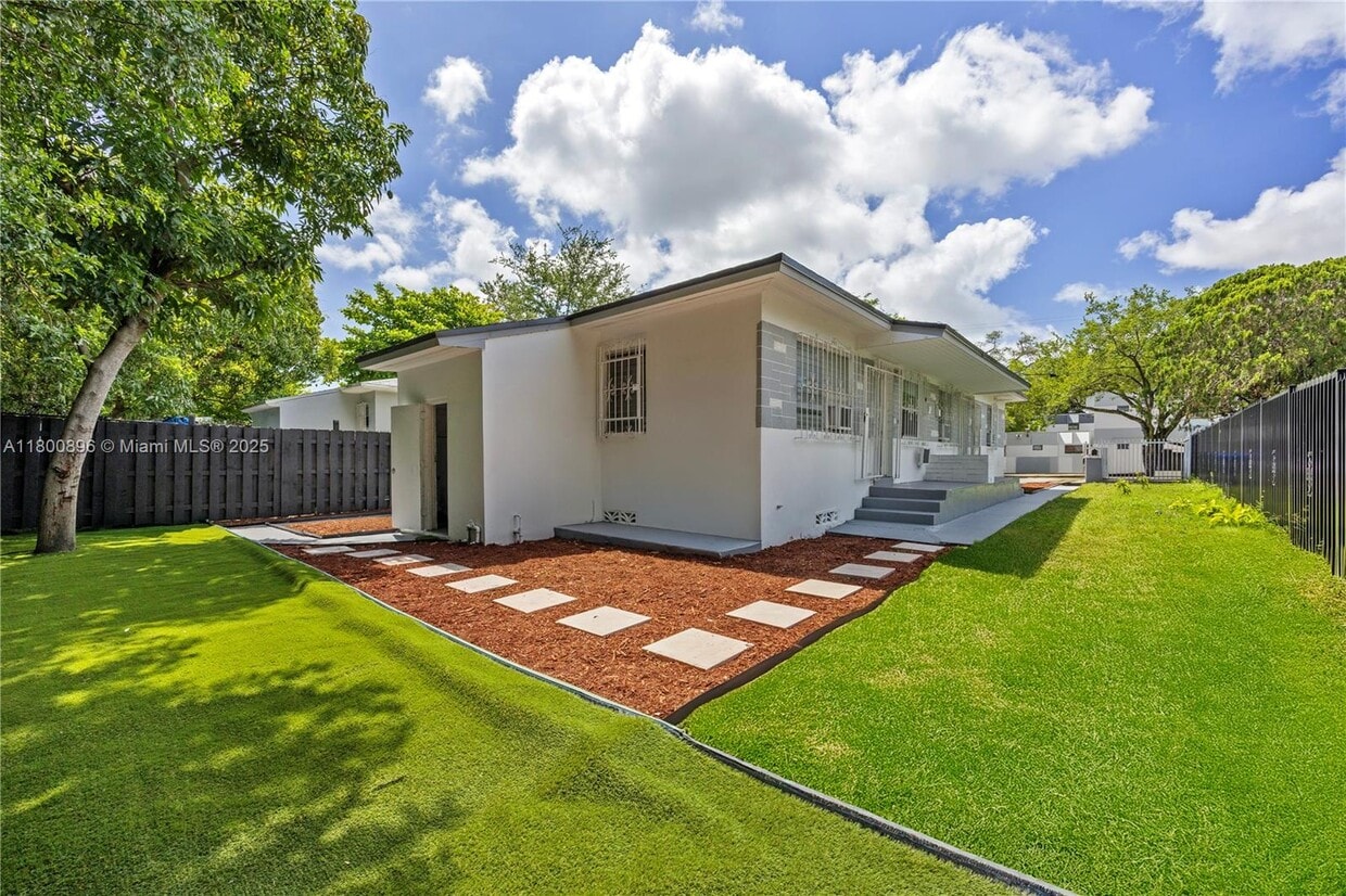 Foto principal - 171 NW 56th St
