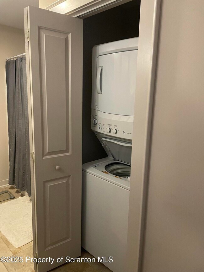 Building Photo - 320 Penn Ave