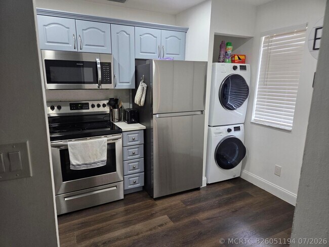 Building Photo - 1020 Coral Club Dr