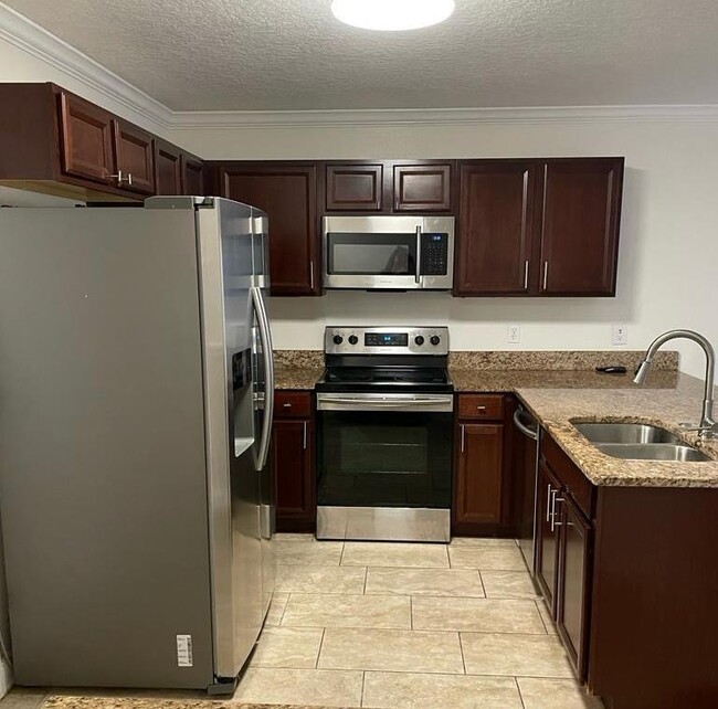Foto del edificio - 673 Cresting Oak Cir