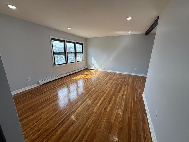 Building Photo - 4 Sayles St