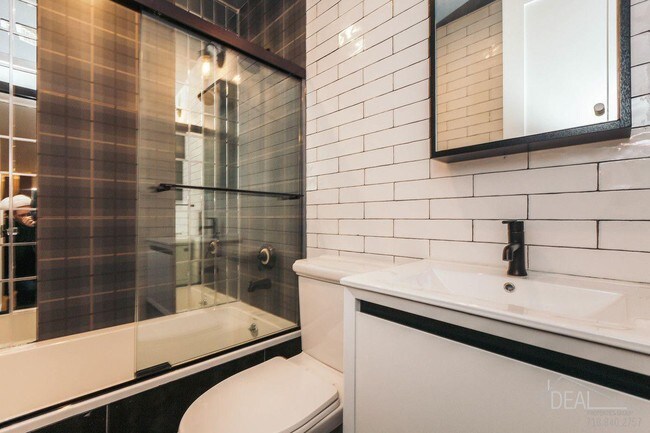 Foto del edificio - NO FEE 2 Bedroom Apartment in Ridgewood!