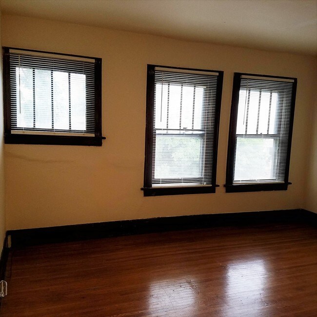 Foto del edificio - 2398 Indiana Ave