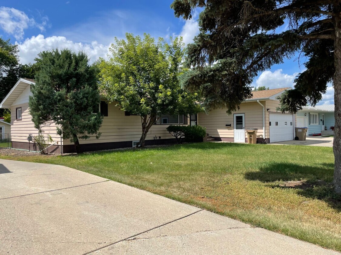 Primary Photo - 1718 1st Street SE