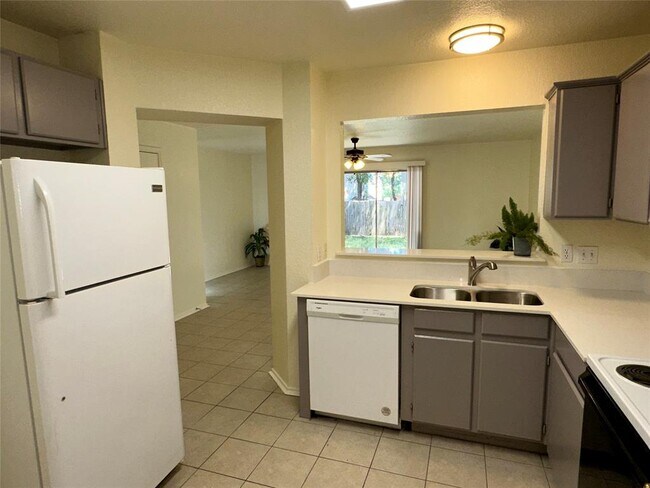 Foto del edificio - 9621 Sugar Hill Dr