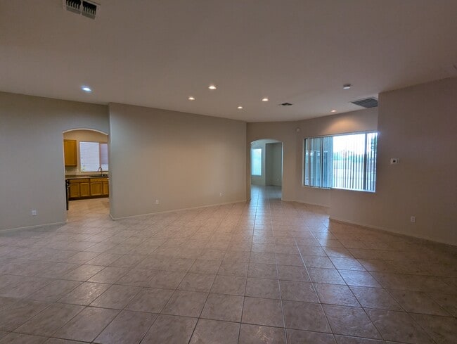 Foto del edificio - 10479 E Superstition Range Rd