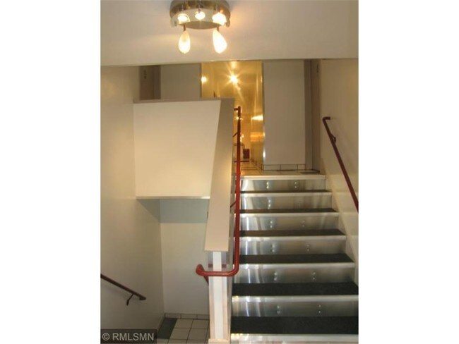 Foto del interior - 611 Monroe St NE