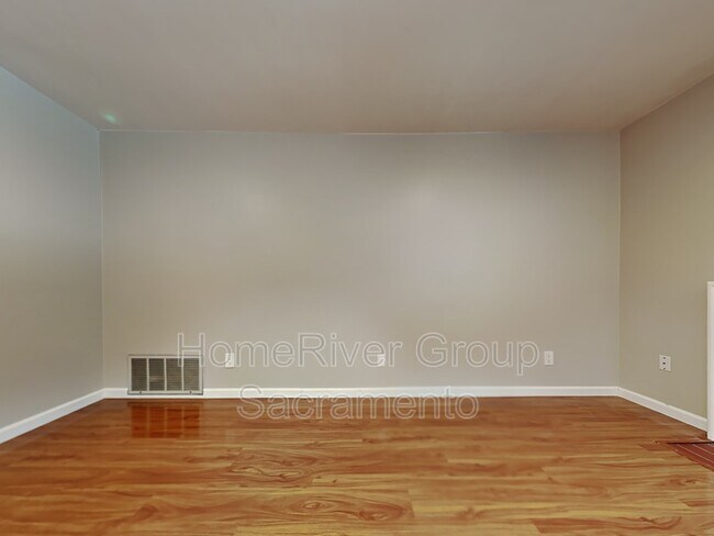 Foto del edificio - 6419 Rexford Way
