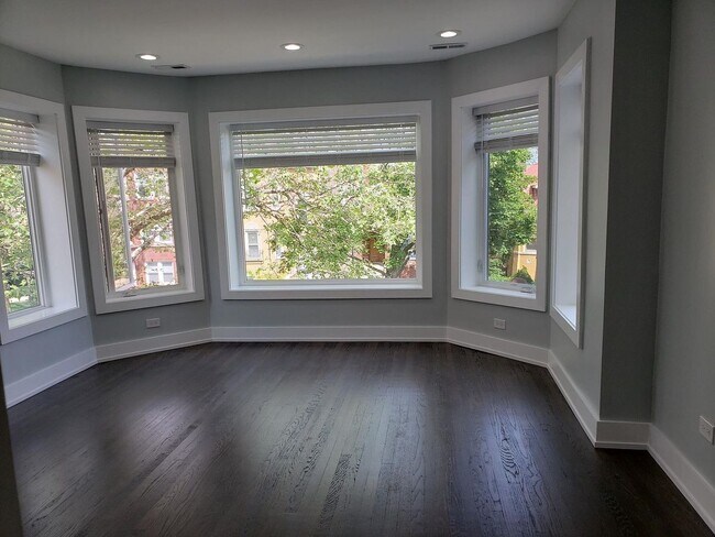 Foto del edificio - 5452 N Christiana Ave