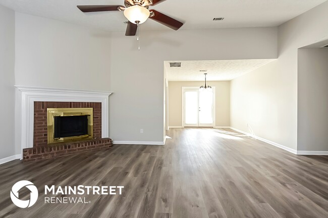 Foto del edificio - 561 Sunnyhill Dr