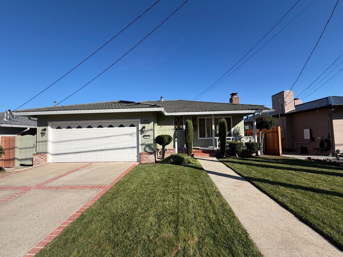 Foto principal - Stunning Crestmoor Home