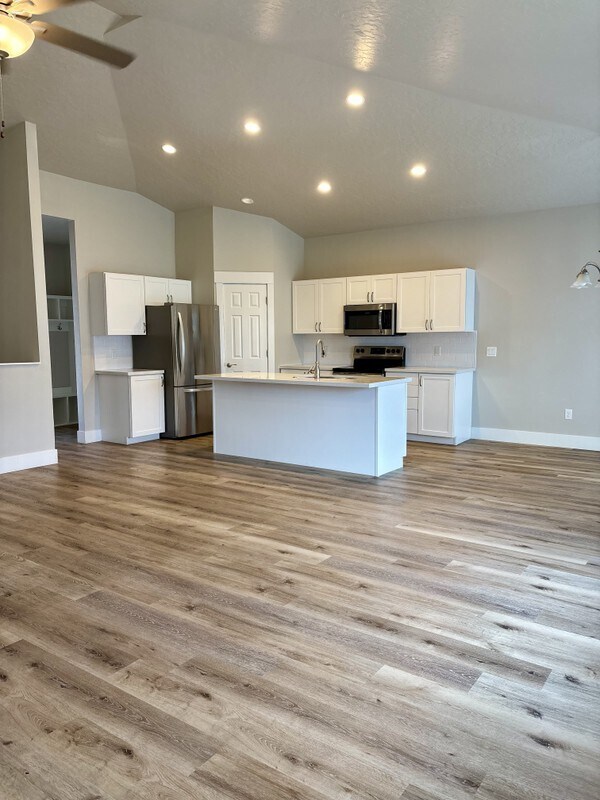 Building Photo - 697 W 660 S