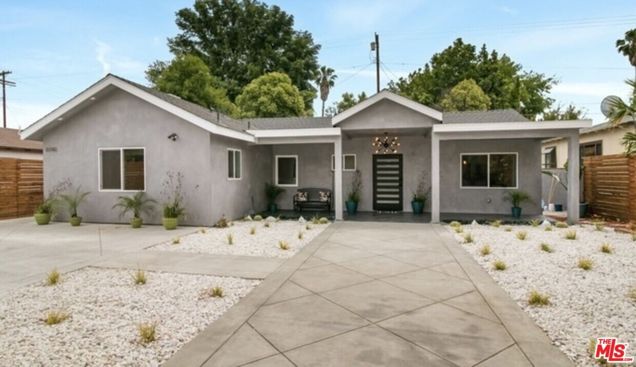 Primary Photo - 6046 Fallbrook Ave