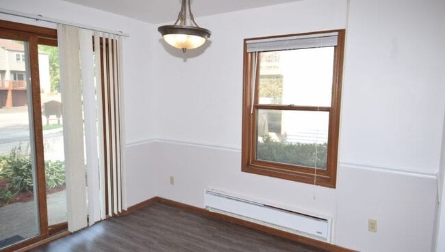 Building Photo - 1237 Sunfield St