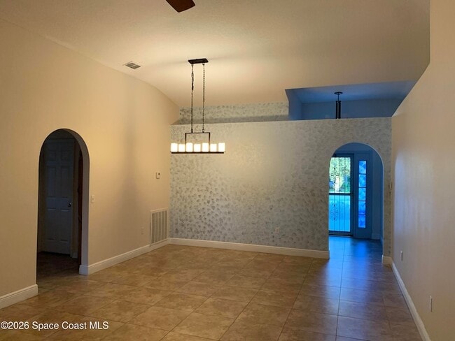 Building Photo - 1649 La Maderia Dr