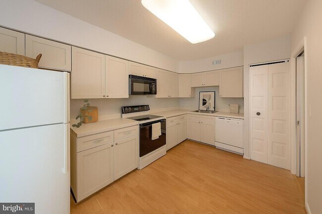 Foto del edificio - 5501 Seminary Rd