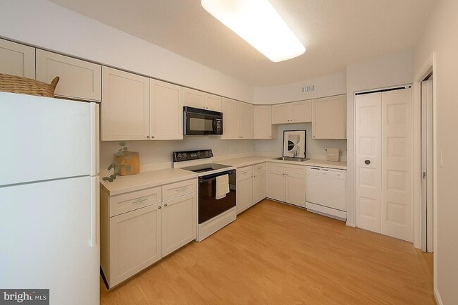 Building Photo - 5501 Seminary Rd