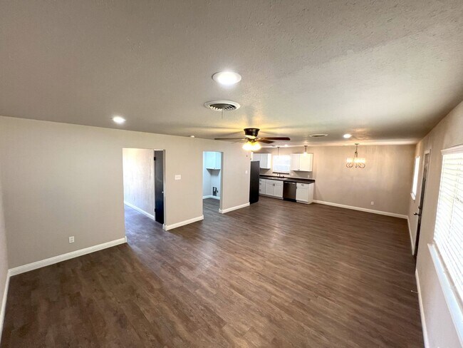 Foto del edificio - **BEAUTIFUL SAGEMONT HOME**