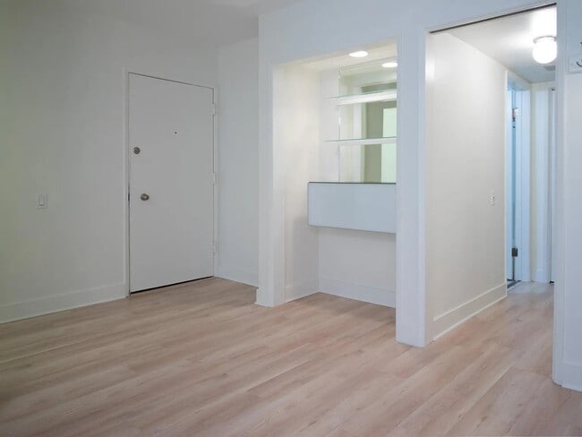 Building Photo - 7270 Hillside Ave