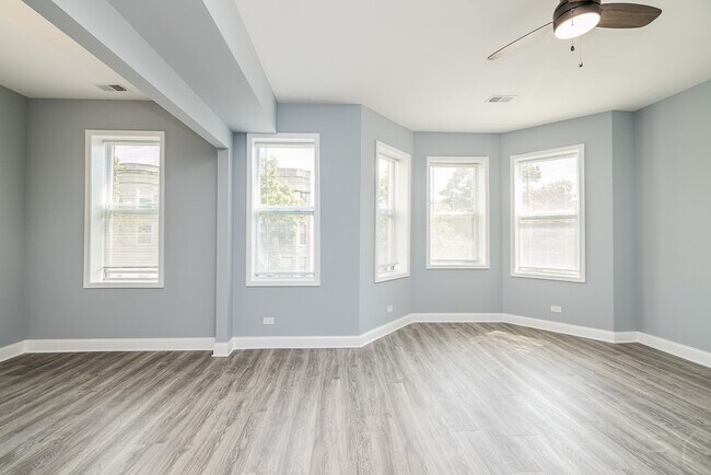 Building Photo - 6620 S Woodlawn Ave