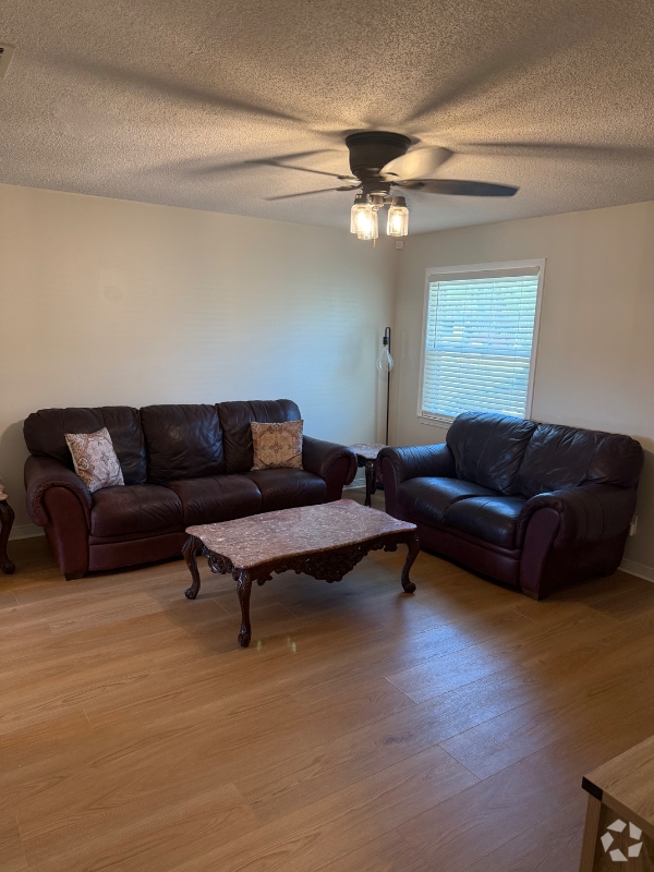 Building Photo - 3364 Green Briar Cir