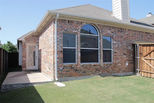 Foto del edificio - 9205 Regal Oaks Dr