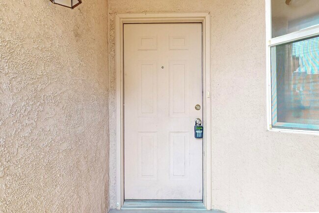 Building Photo - 6416 Los Pueblos Pl NW