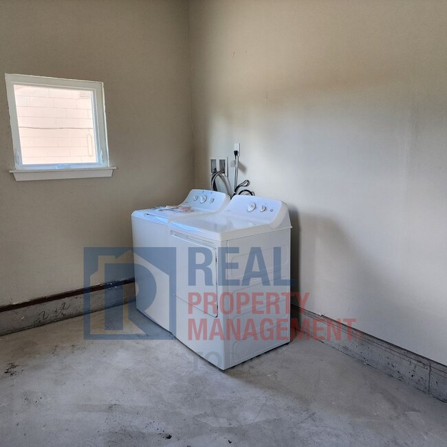 Building Photo - MOVE IN SPECIAL - $350.0 OFF 1 MONTH of RE...