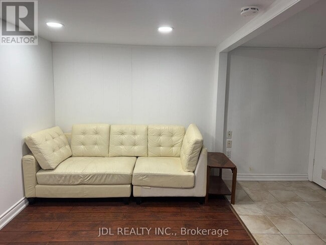 Building Photo - 47 Anndale Dr