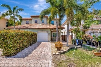 Building Photo - 853 SW 11th Ct