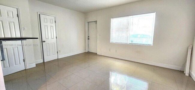 Foto del edificio - 2 NE 63rd St