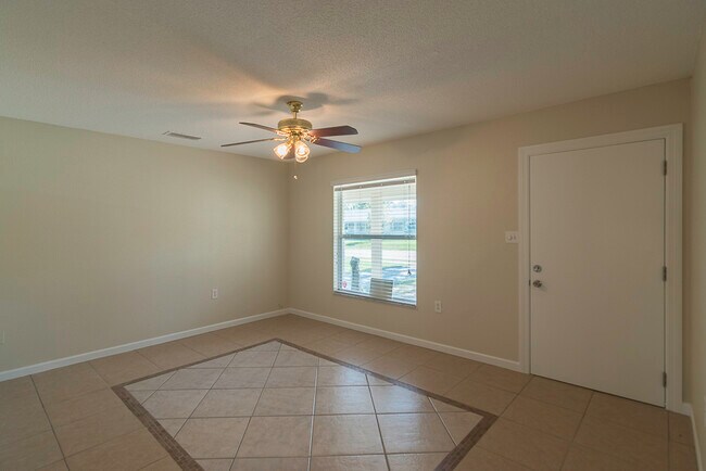 Building Photo - 707 Wynn Dr