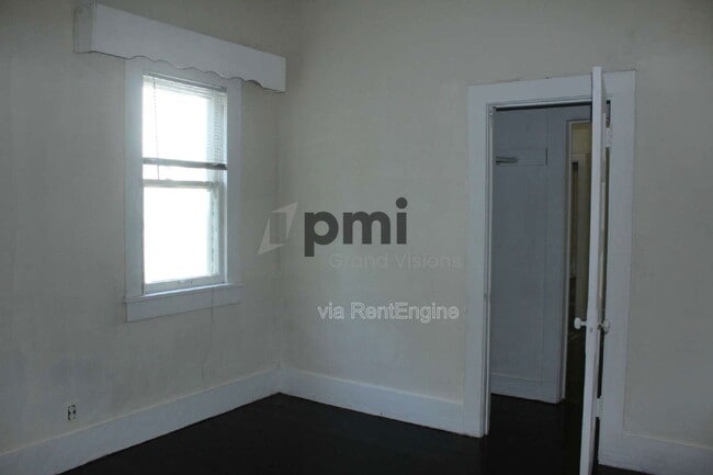 Building Photo - 1657 E Main St