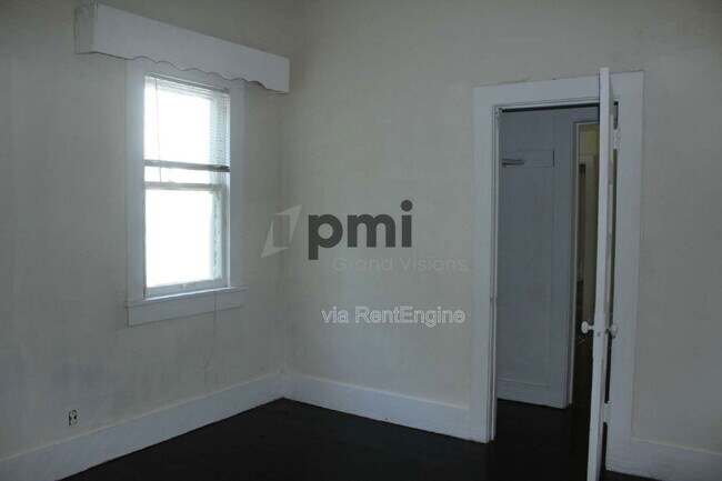 Foto del edificio - 1657 E Main St