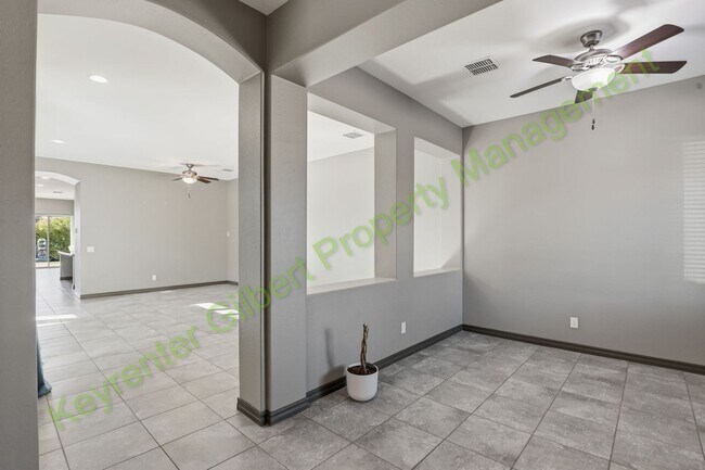 Building Photo - Beautiful 4-bed/3.5-bath Gilbert Home in G...