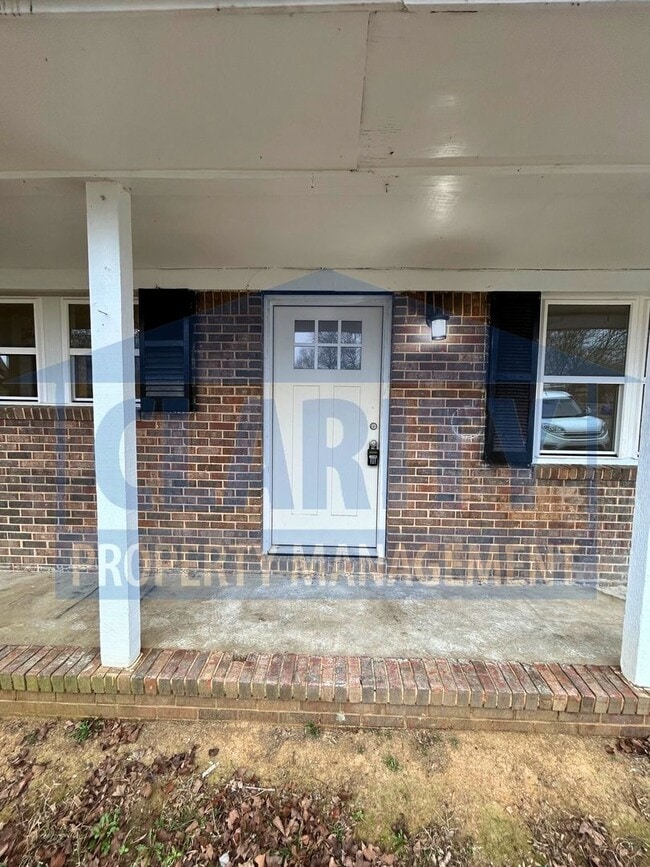 Building Photo - Three bedroom ranch-style home!