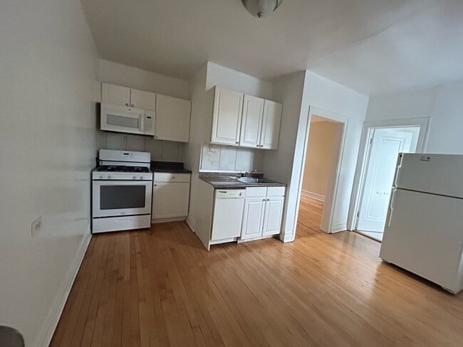 Building Photo - 4409 N Kenneth Ave