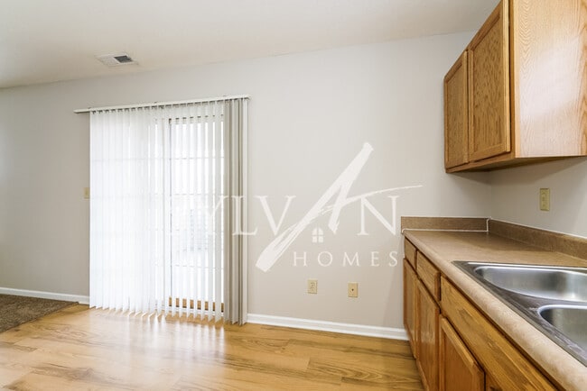 Building Photo - Feel right at home in this charming 3 bedroom